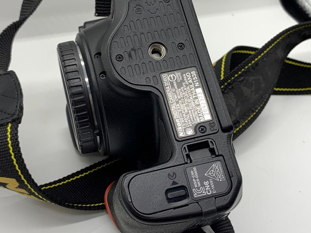 デジタル一眼カメラ Nikon D5600 レンズ2個付き（標準・単焦点