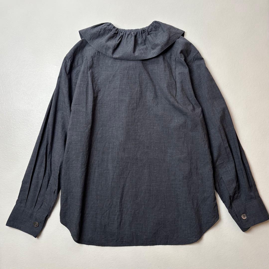 マーガレットハウエル　ファインコットンシャンブレーフリルカラーブラウス　グレー