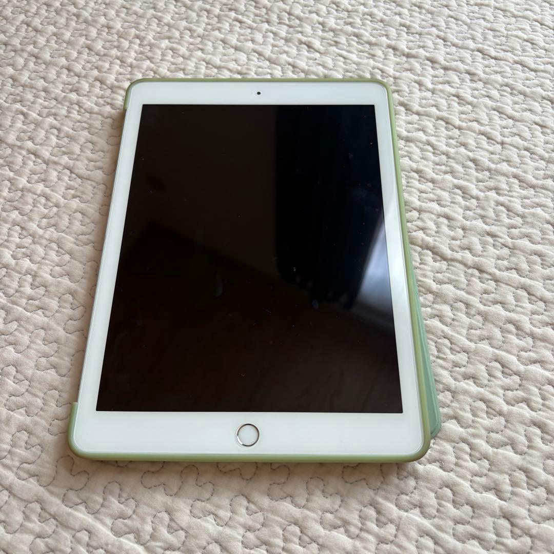 iPad第五世代　美品　ケース付き