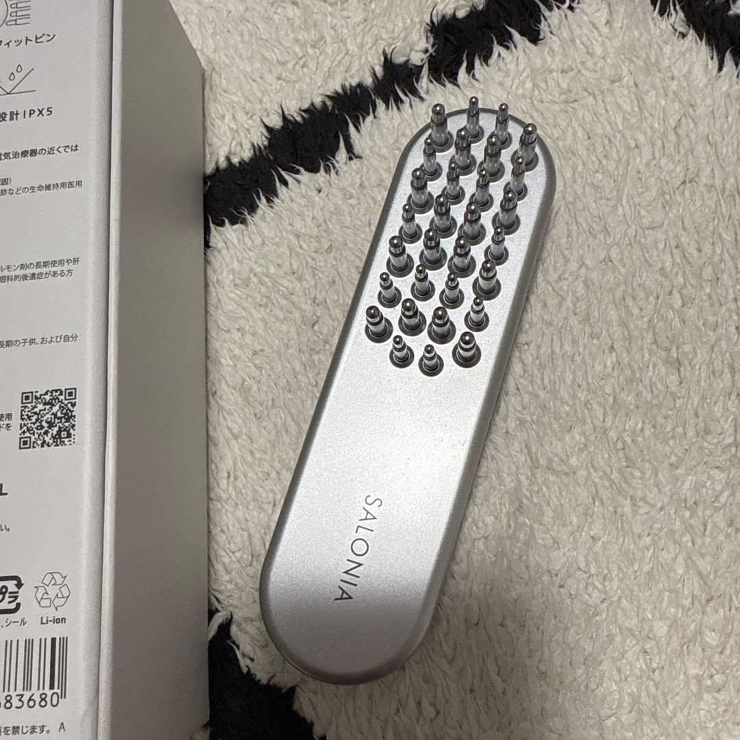 ほぼ未使用　SALONIA EMS LIFT BRUSH サロニア　美顔器　小顔