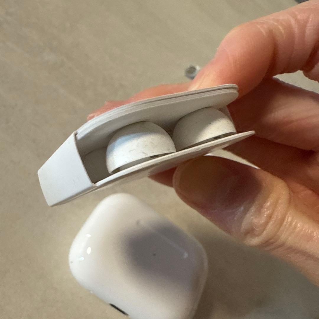 AirPods Pro(第2世代) 充電ケース付き EMC8396