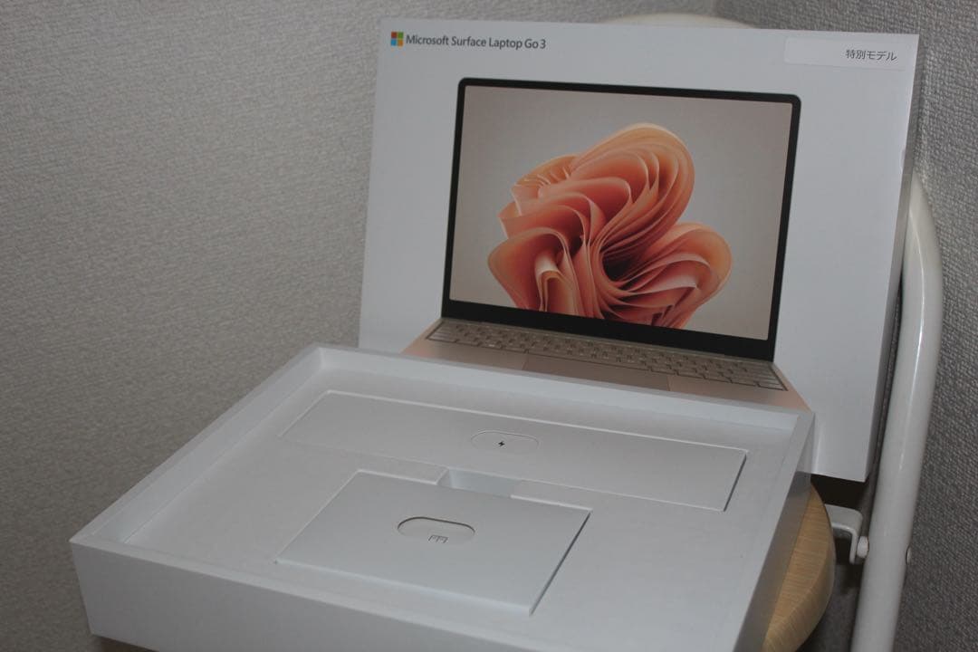 Surface Laptop Go 3箱 充電器