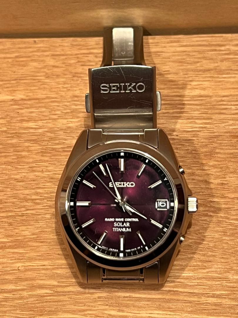 SEIKO セイコー 電波ソーラー 腕時計　文字盤黒　品番7B52-0AK0