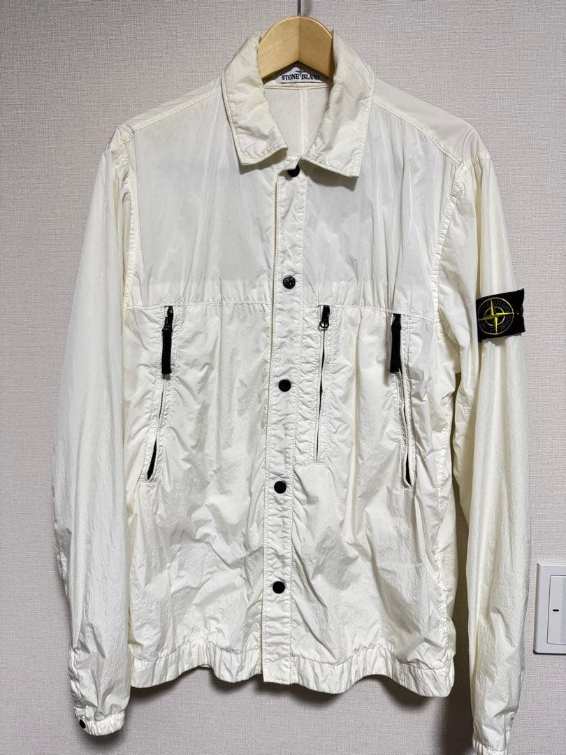 Stone  ナイロンジャケット　ロゴパッチ付き