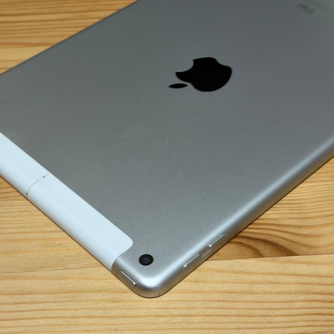 iPad 第五世代 32GB セルラーモデル 538011