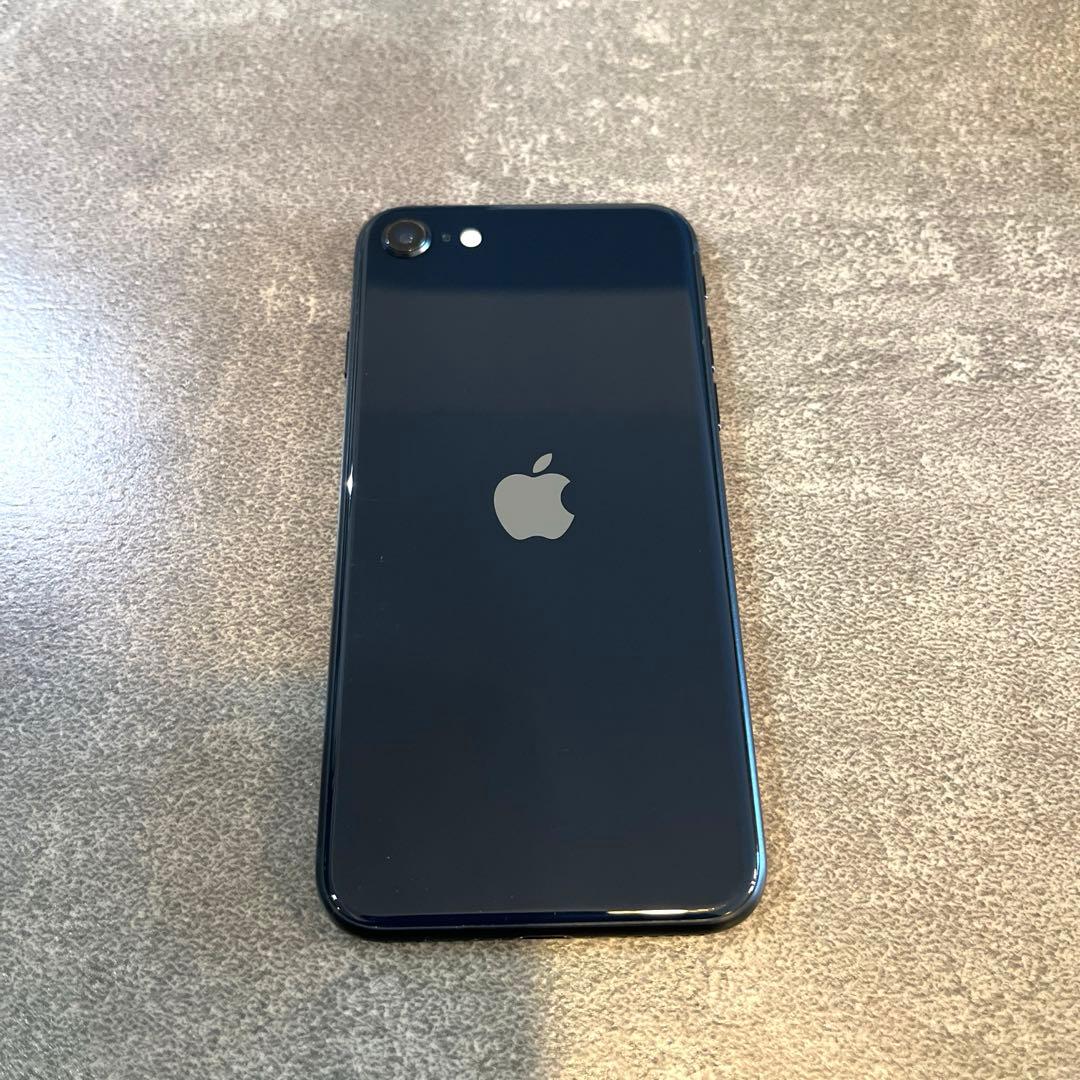 【美品】iPhoneSE 3世代　64GB SIMフリー バッテリー100%