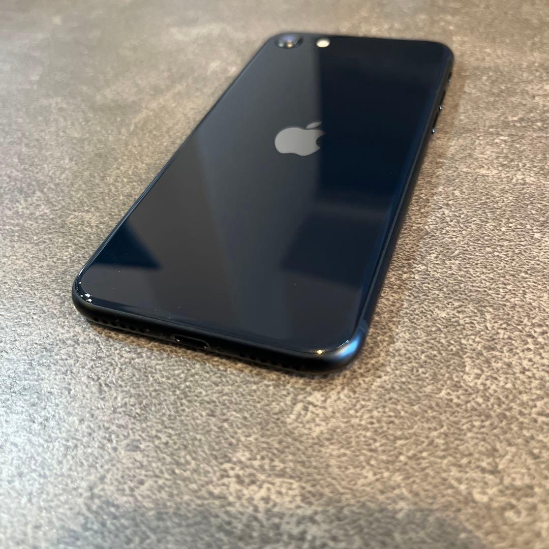 【美品】iPhoneSE 3世代　64GB SIMフリー バッテリー100%
