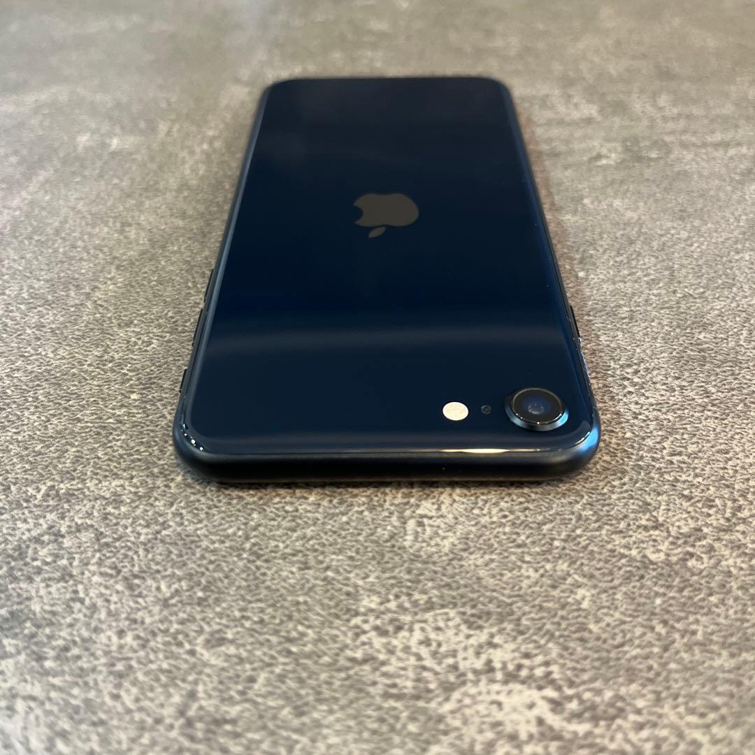 【美品】iPhoneSE 3世代　64GB SIMフリー バッテリー100%