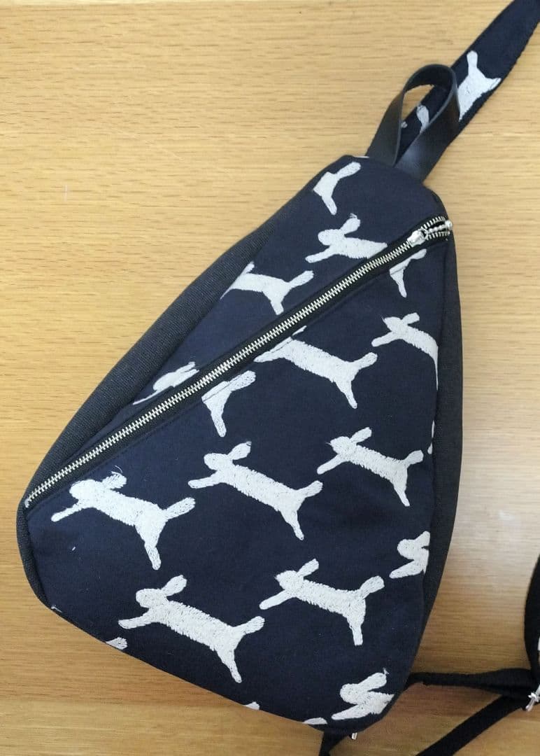 ミナペルホネン　ハンドメイド　しずく型クロスボディバッグ　run run run