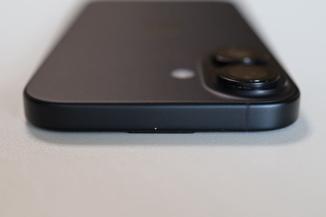 iPhone 16 本体 ブラック 128GB