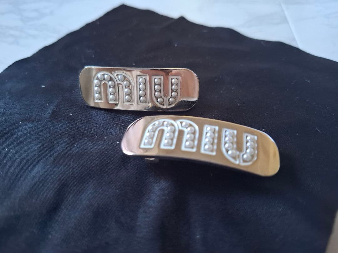 袋なしでお値下げ ヘアピン ヘアクリップ バレッタ ミュウミュウ MIUMIU