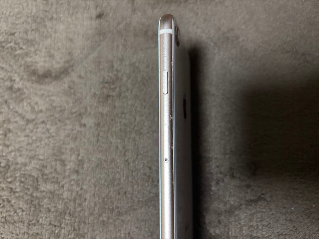 Apple iPhone 8 64GB SIMフリー　本体（箱、備品つき）