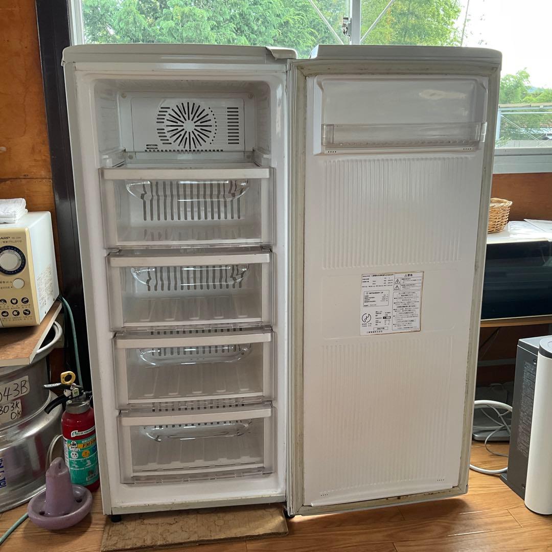 ア*レ様 ホワイト冷凍庫 ファン式　三菱　MF-U12A