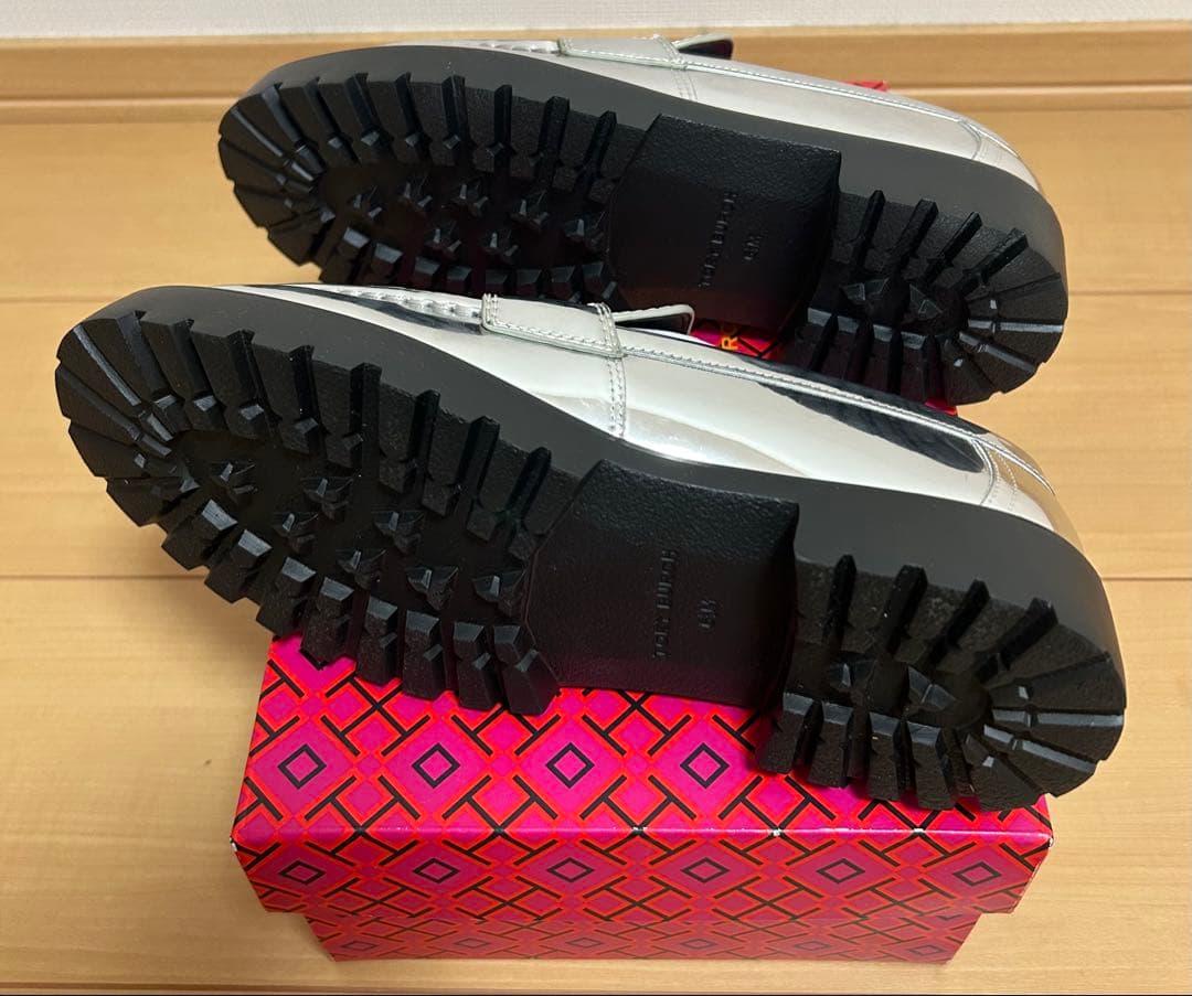 【TORY BURCH】シルバー ローファー 厚底 合成皮革