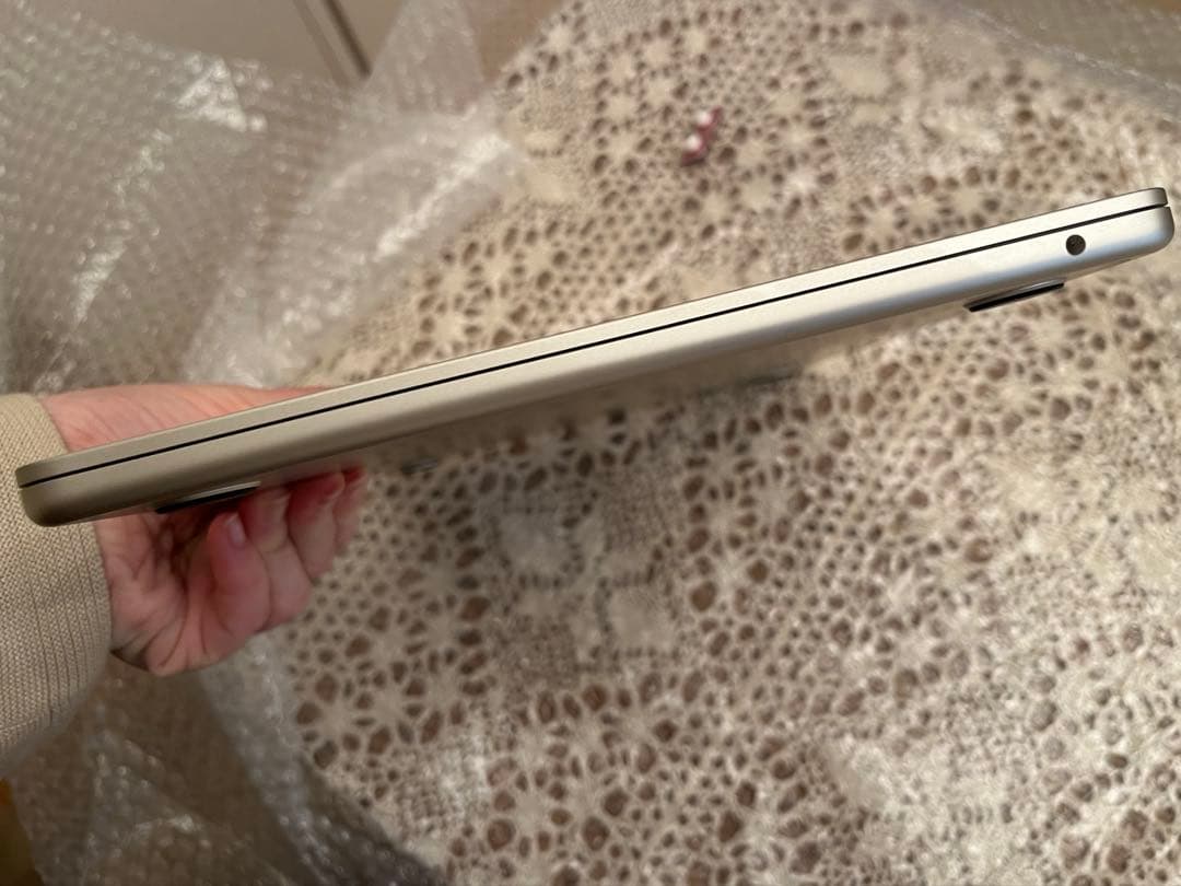 MacBook スターライトM2チップ搭載　13インチ