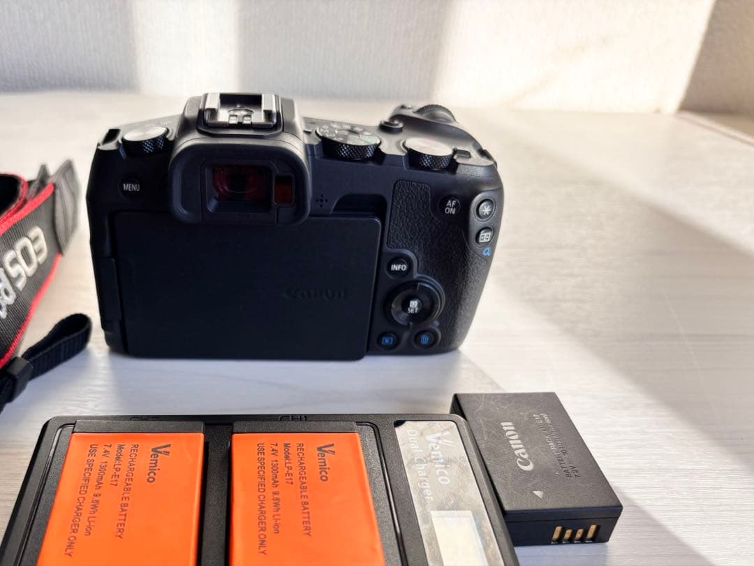 ほぼ新品 キャノン EOS RP(おまけ付き)
