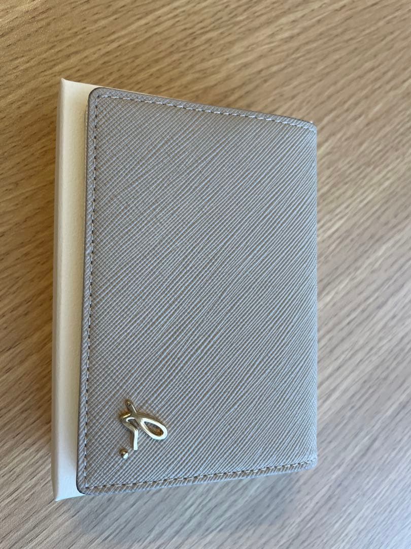 【〜8/22出品】agnès b. ベージュ 名刺入れ 箱付き