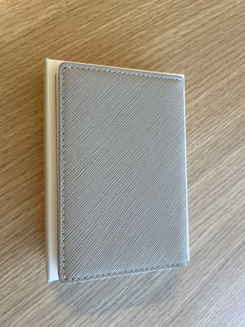 【〜8/22出品】agnès b. ベージュ 名刺入れ 箱付き