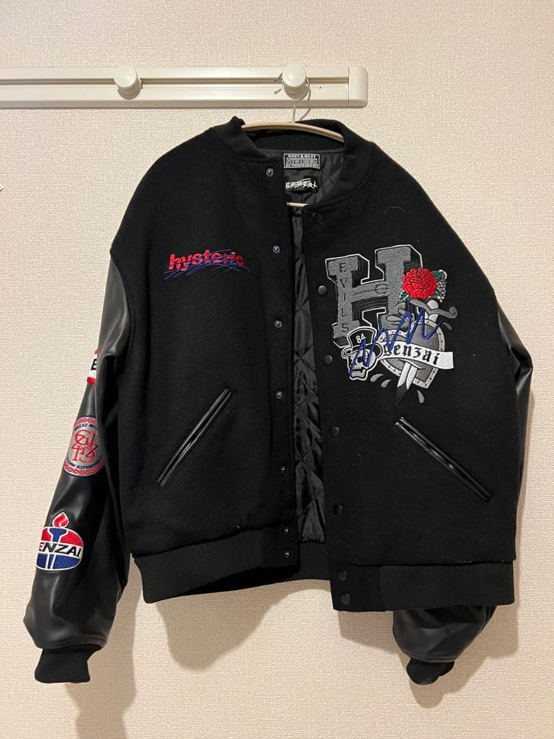 刺繍入り黒スタジャン