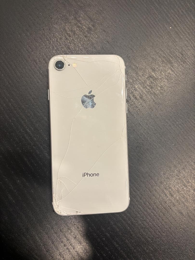 T*t様 iPhone8 64GB シルバー SIMフリー 背面割れあり