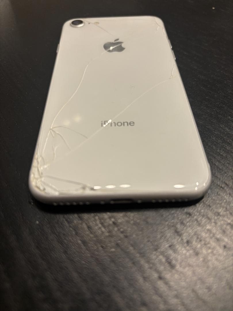 T*t様 iPhone8 64GB シルバー SIMフリー 背面割れあり