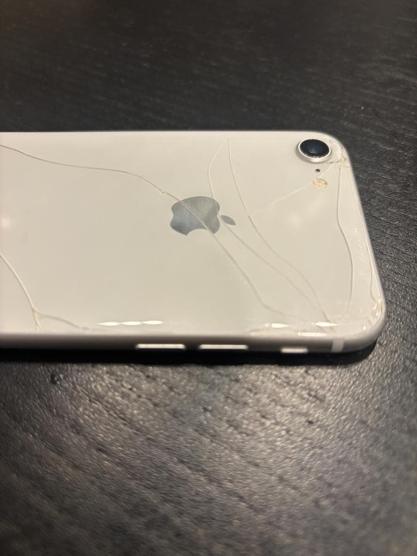 T*t様 iPhone8 64GB シルバー SIMフリー 背面割れあり