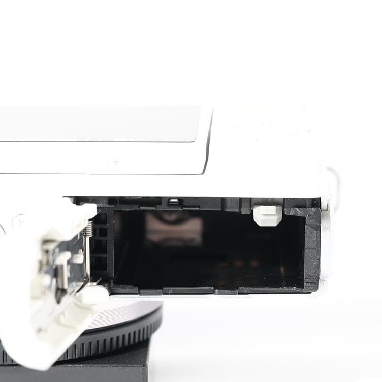 【美品】Canon EOS M100 ミラーレス一眼カメラ レンズセット