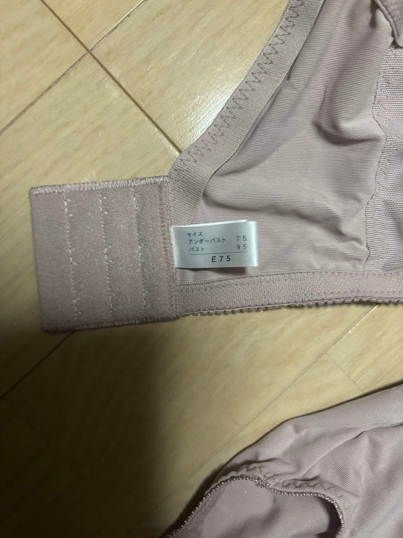 【本日値下げ】E75 レース装飾 ブラジャーショーツセット