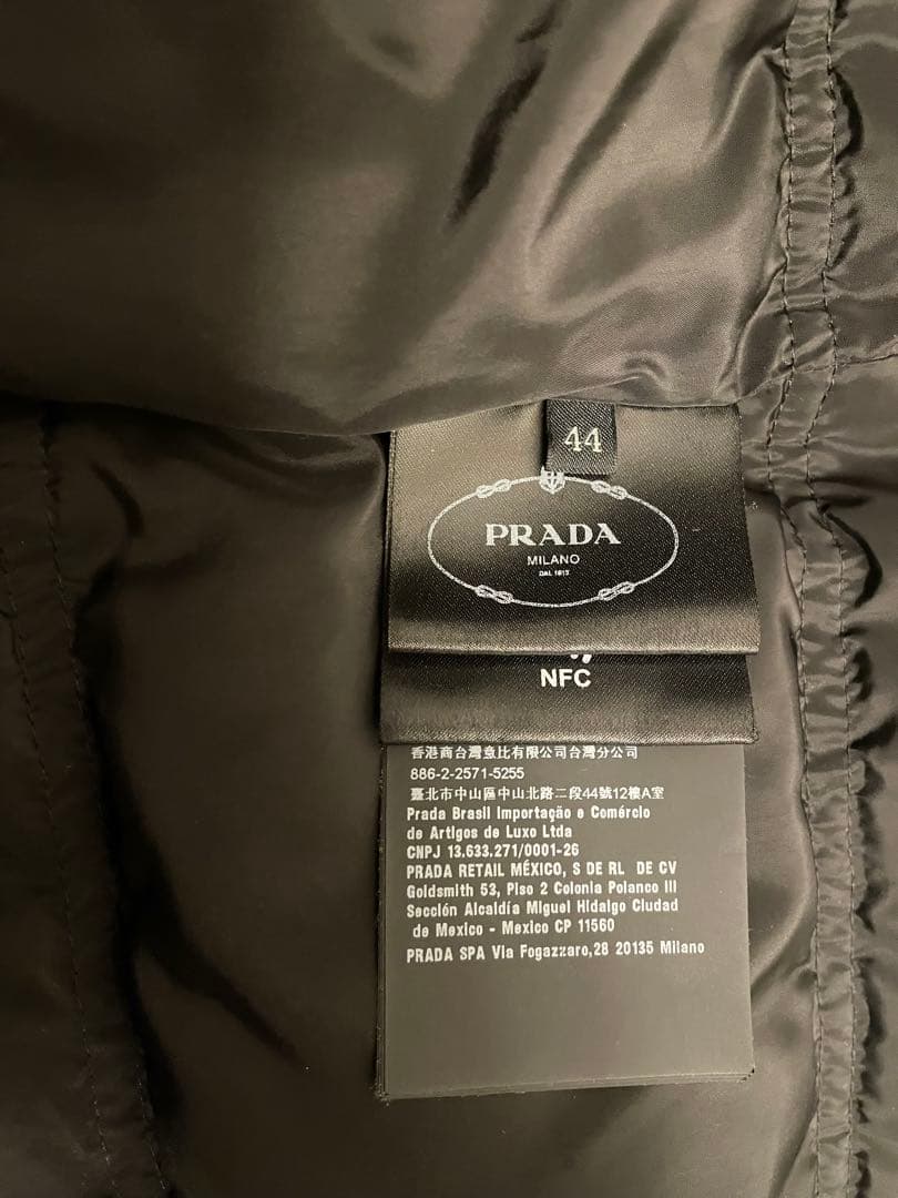 PRADA フード付きダウンジャケット　ブラック