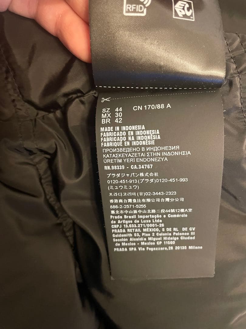 PRADA フード付きダウンジャケット　ブラック