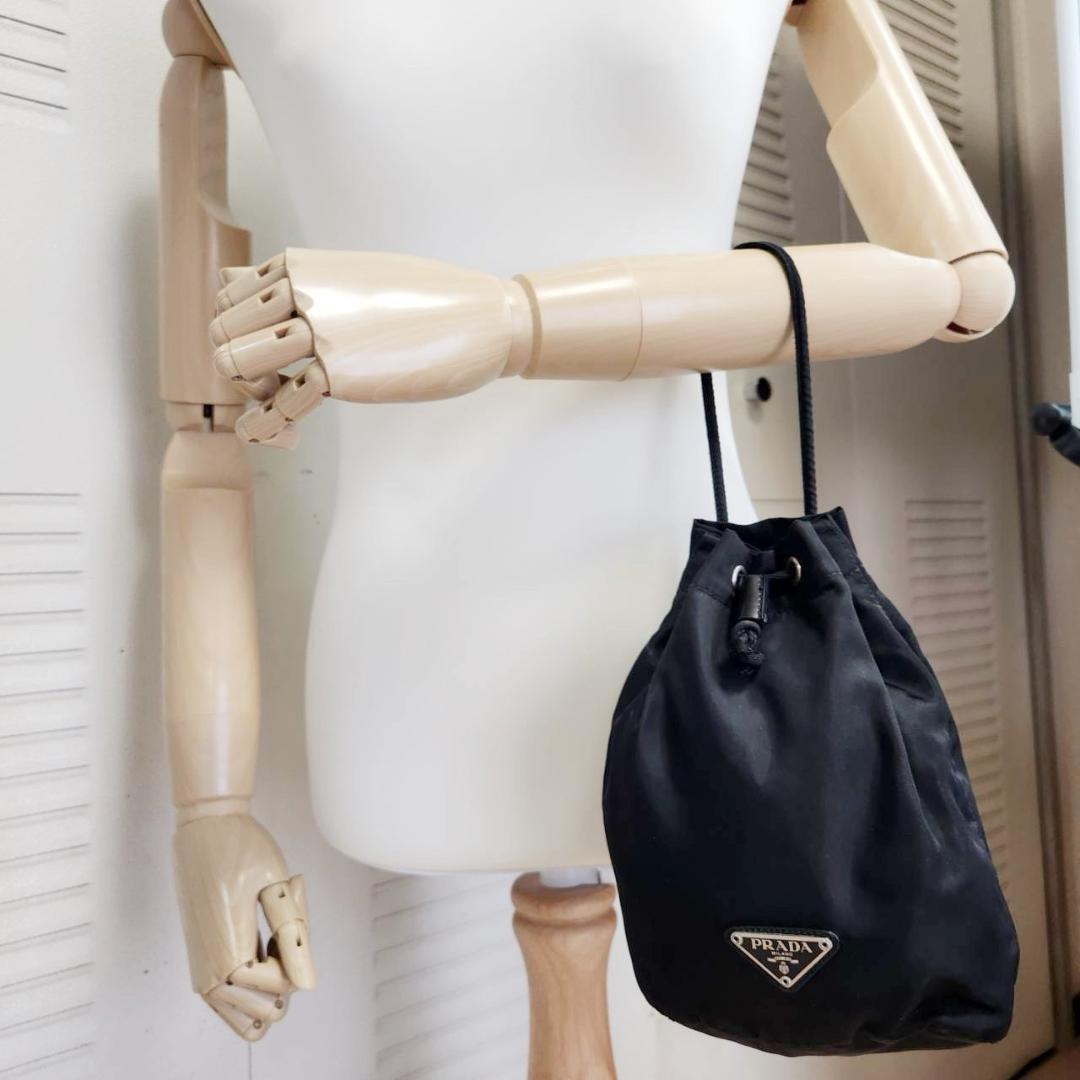 プラダ 巾着ポーチ ナイロン 三角ロゴプレート 近年 ミニバッグ 白タグ 良品