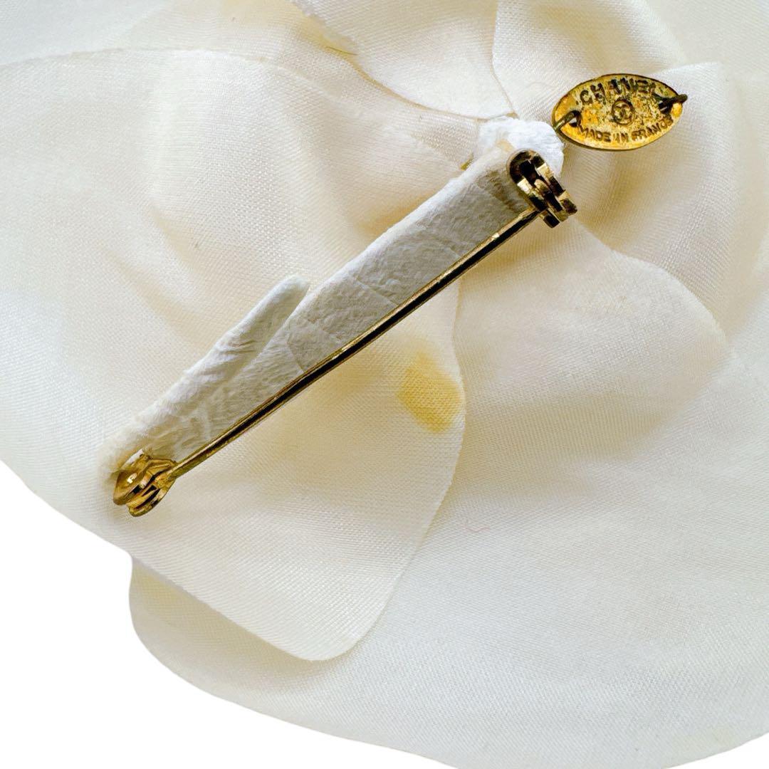 シャネル カメリア ピンバッジ コサージュ レディース アイボリー ホワイト