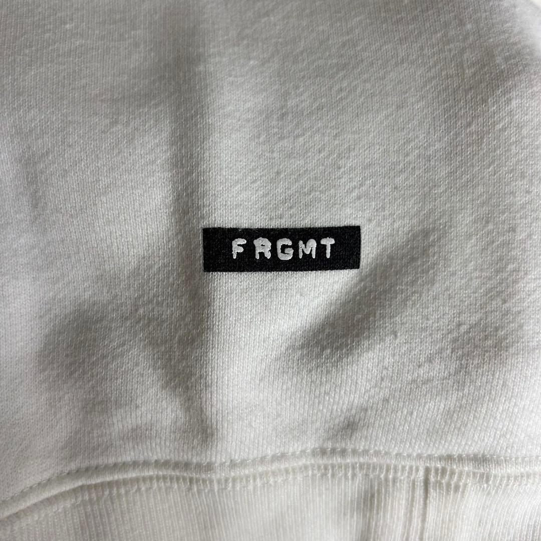 4824【定番ホワイト】サカイ×フラグメント☆ビッグロゴフルジップパーカー