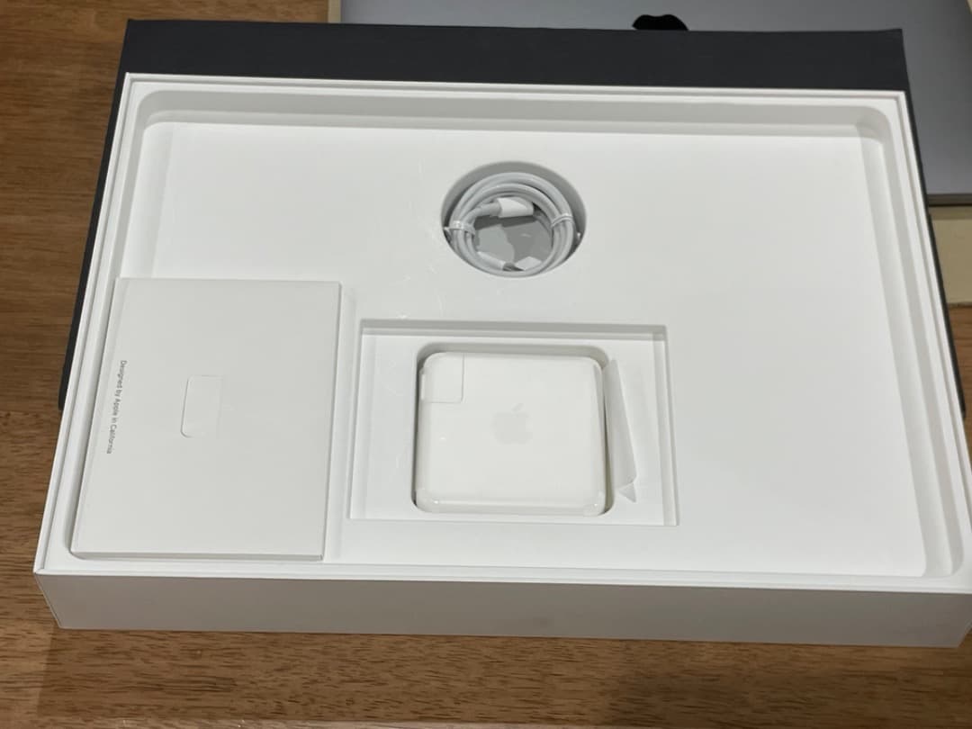 ◯Macbook Pro 2018 2TB 32GB 2.9GHz WIN11