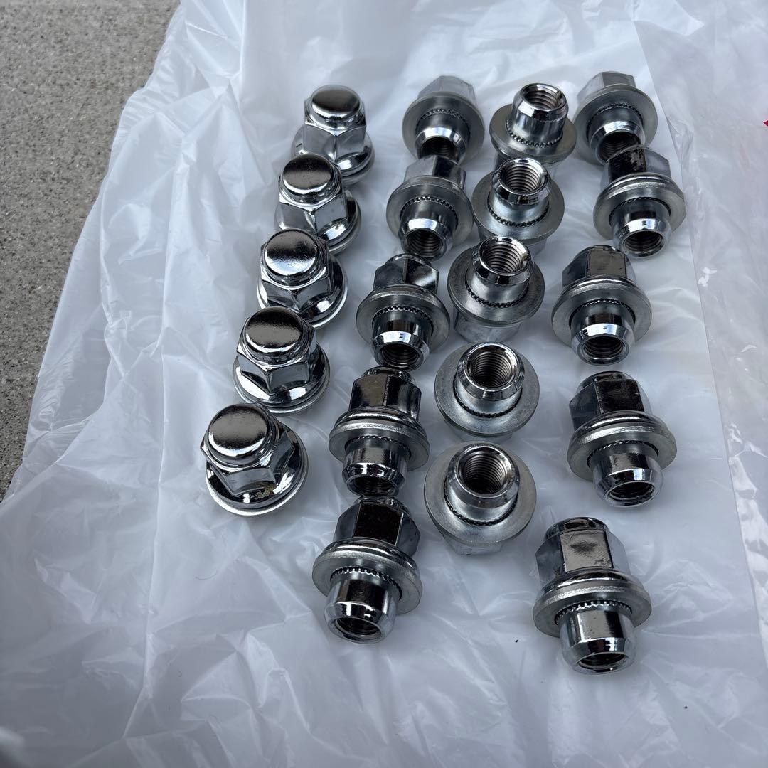 値下！［3/4本目］新車外しトヨタ新型ヴォクシーS-Zハイブリッドホイールタイヤ