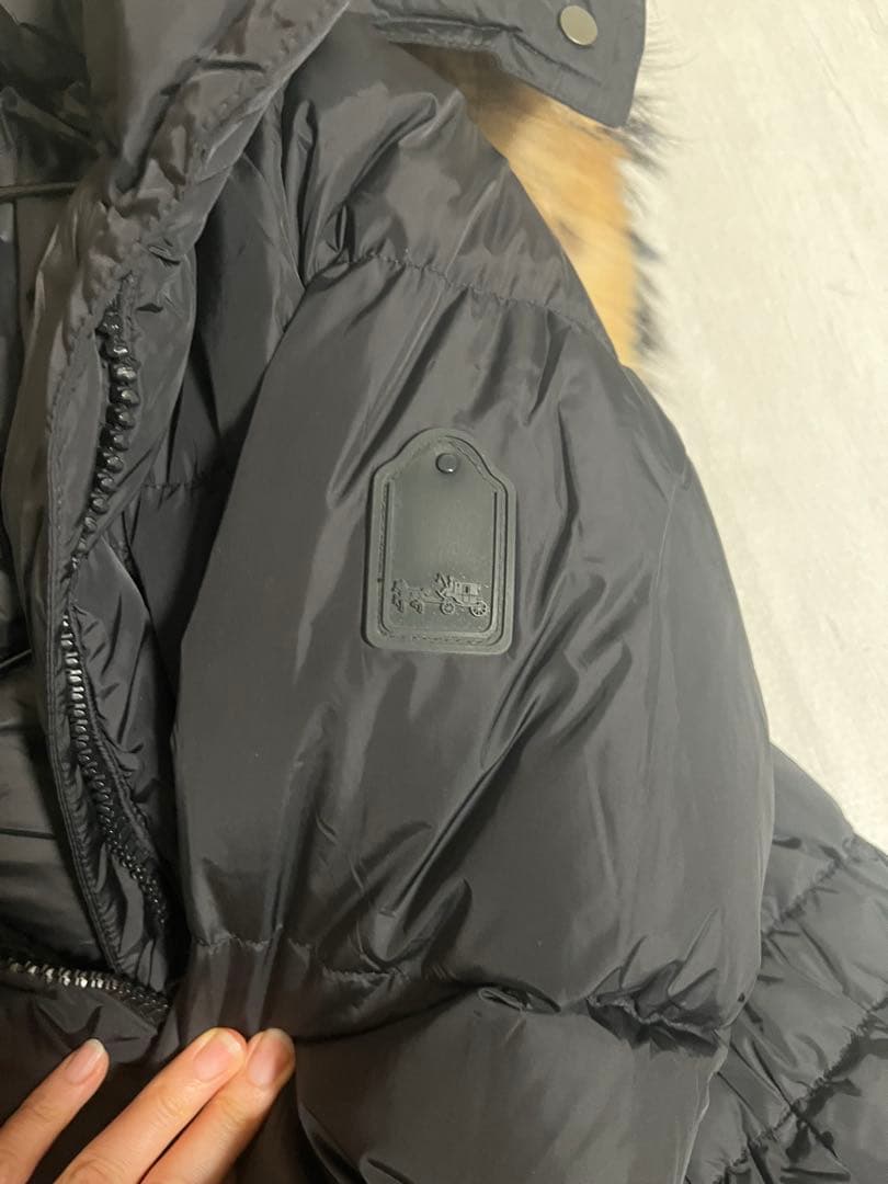 COACHファー付きブラックダウンジャケット