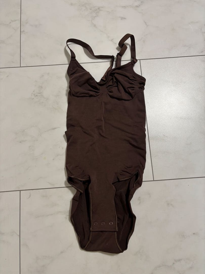 【最終セール】【期間限定出品】SKIMS ボディスーツ　シェイプウェア