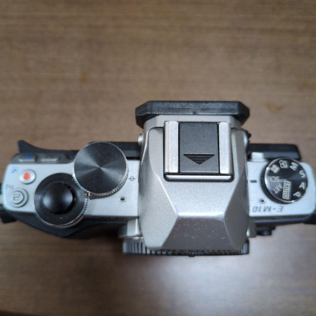 ショット数3194！OLYMPUS　OM-D E-M10シルバーボディのみ