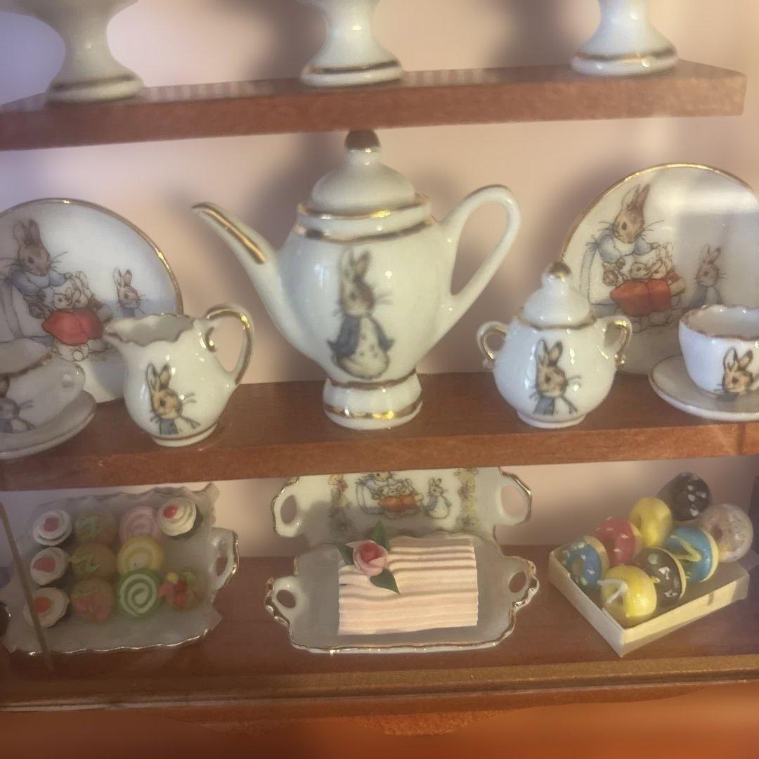 ドイツ、ロイターポーセレン　ドールハウス　ピーターラビットカフェ