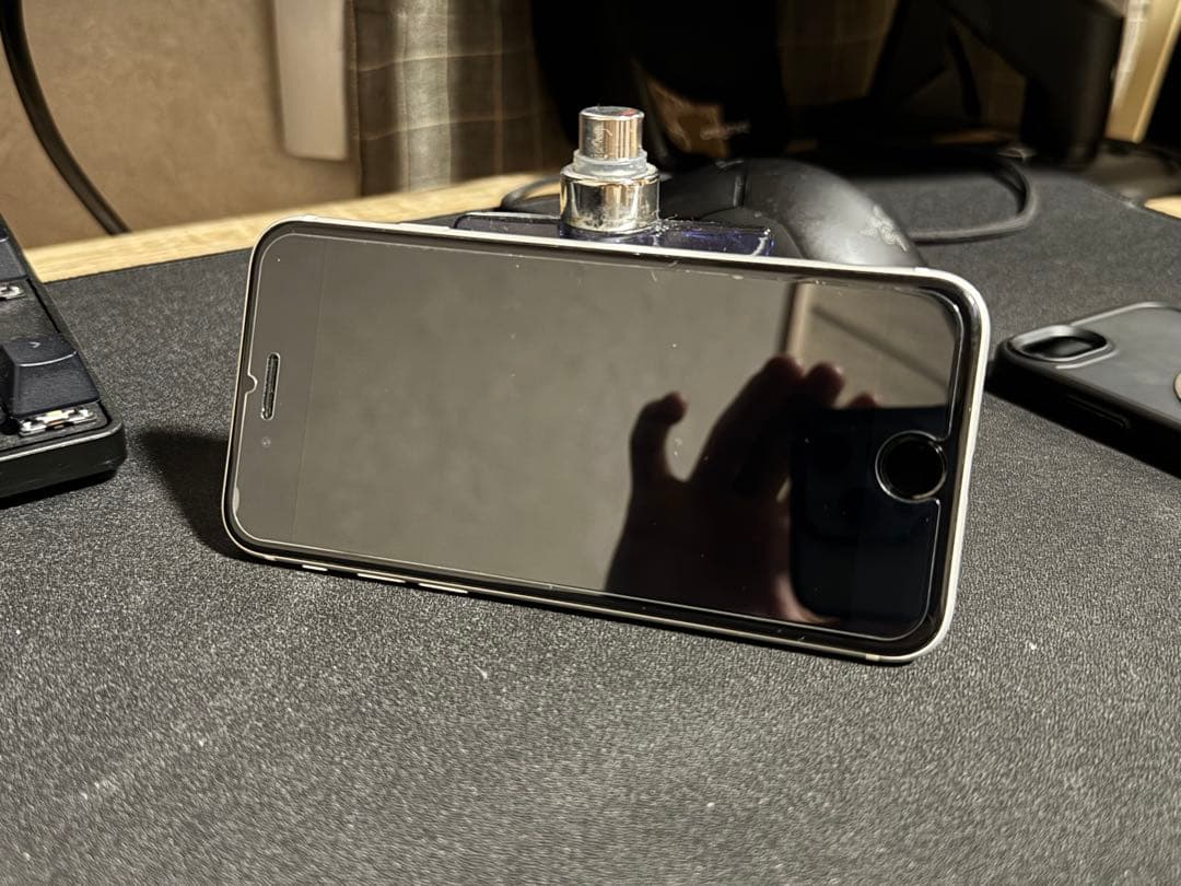 Apple iPhone SE2 ホワイト 本体 ケース付き