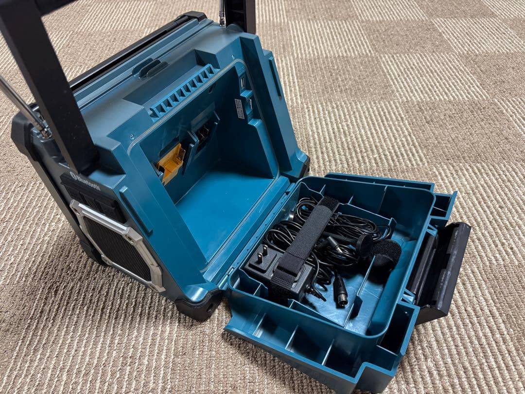 Makita TV + RADIO ポータブルテレビ