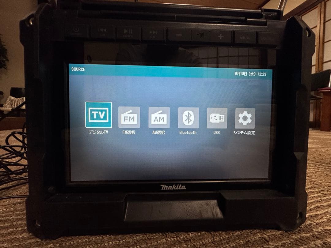Makita TV + RADIO ポータブルテレビ