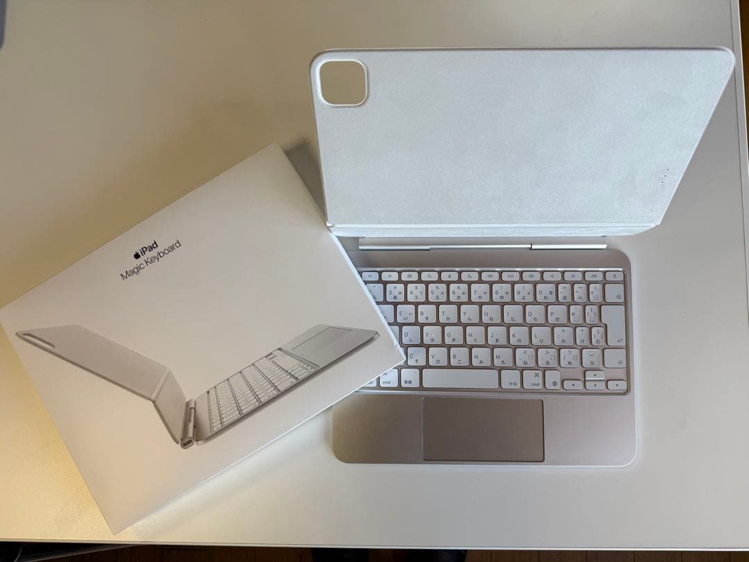 11iPad Pro（M5）用 Magic Keyboard ホワイトほぼ新品