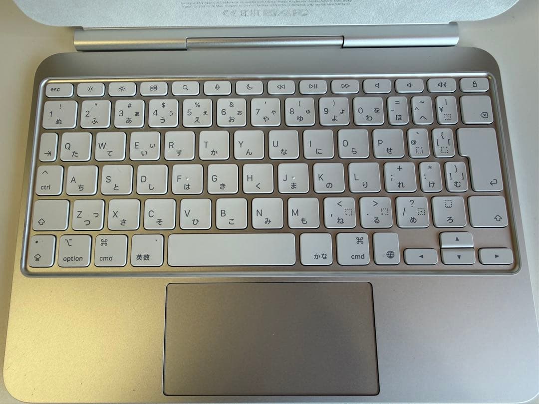 11iPad Pro（M5）用 Magic Keyboard ホワイトほぼ新品