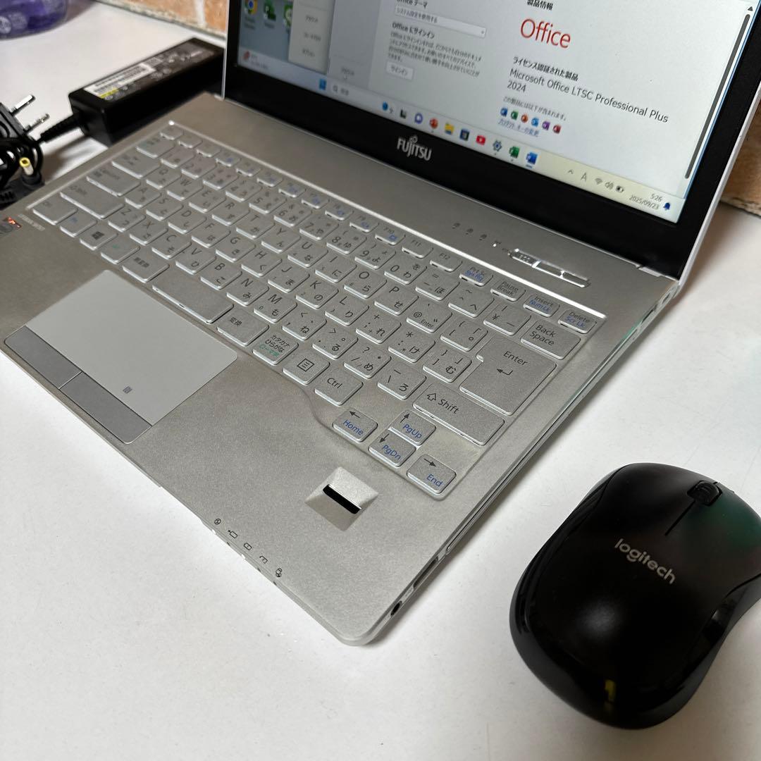 美品　富士通ノートPC FHD Corei5 SSD256GBオフィス2024年