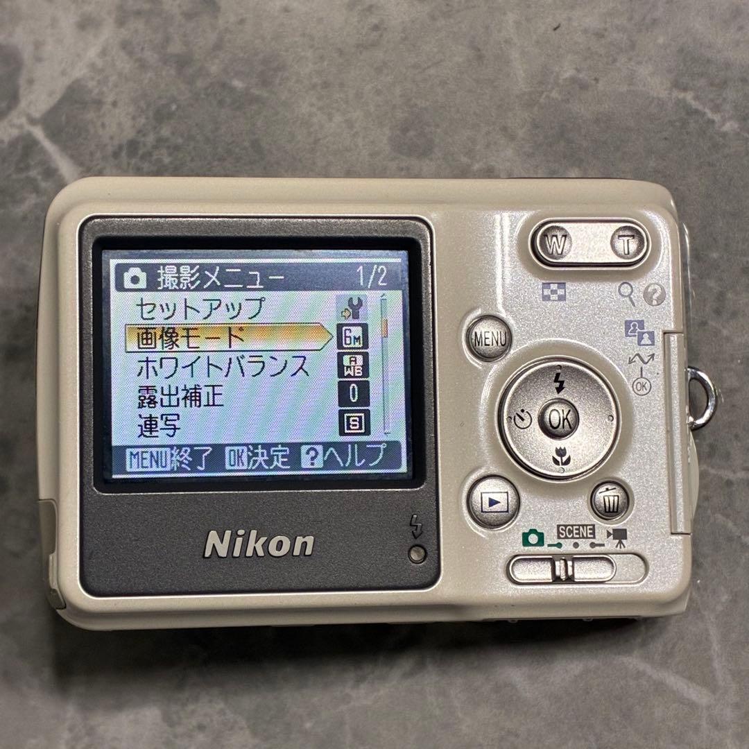 ⭐️完動品⭐️ ニコンNikon COOLPIX L2 ホワイト コンデジ