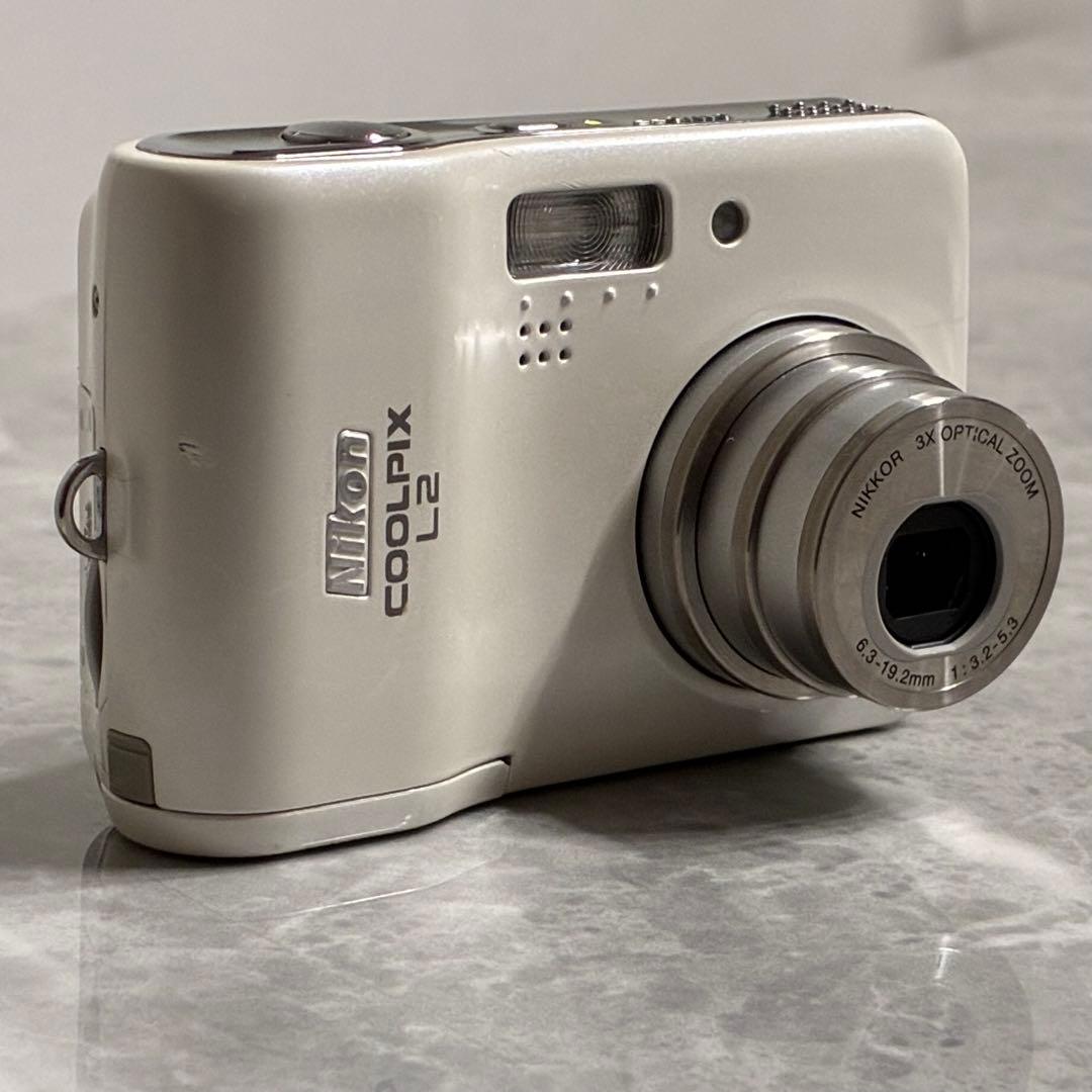 ⭐️完動品⭐️ ニコンNikon COOLPIX L2 ホワイト コンデジ