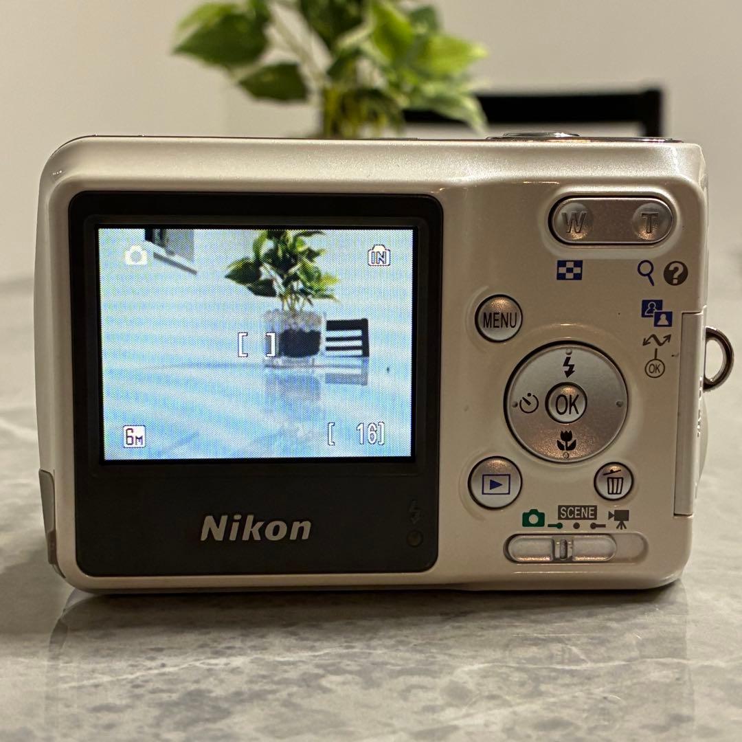 ⭐️完動品⭐️ ニコンNikon COOLPIX L2 ホワイト コンデジ