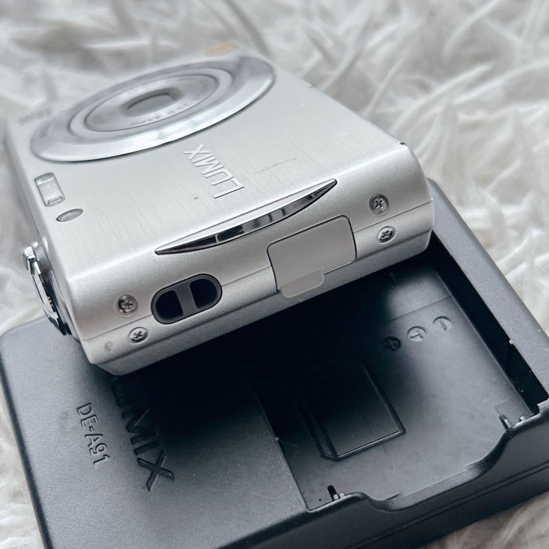 【液晶キズなし】Panasonic DMC-FH5 純正バッテリー 充電器