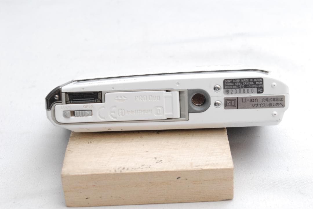 SONY CyberShot DSC-T70 (良品）